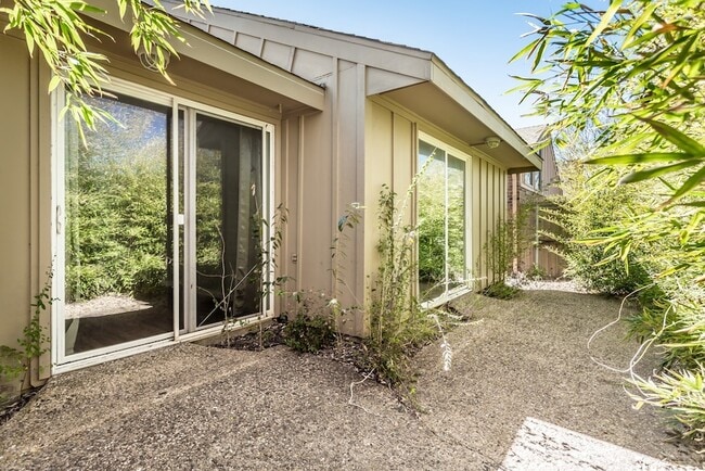 Building Photo - 4139 Rosser Square