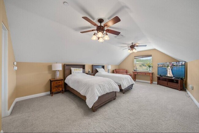 Building Photo - Furnished 4BR Mountain View Home with Garage