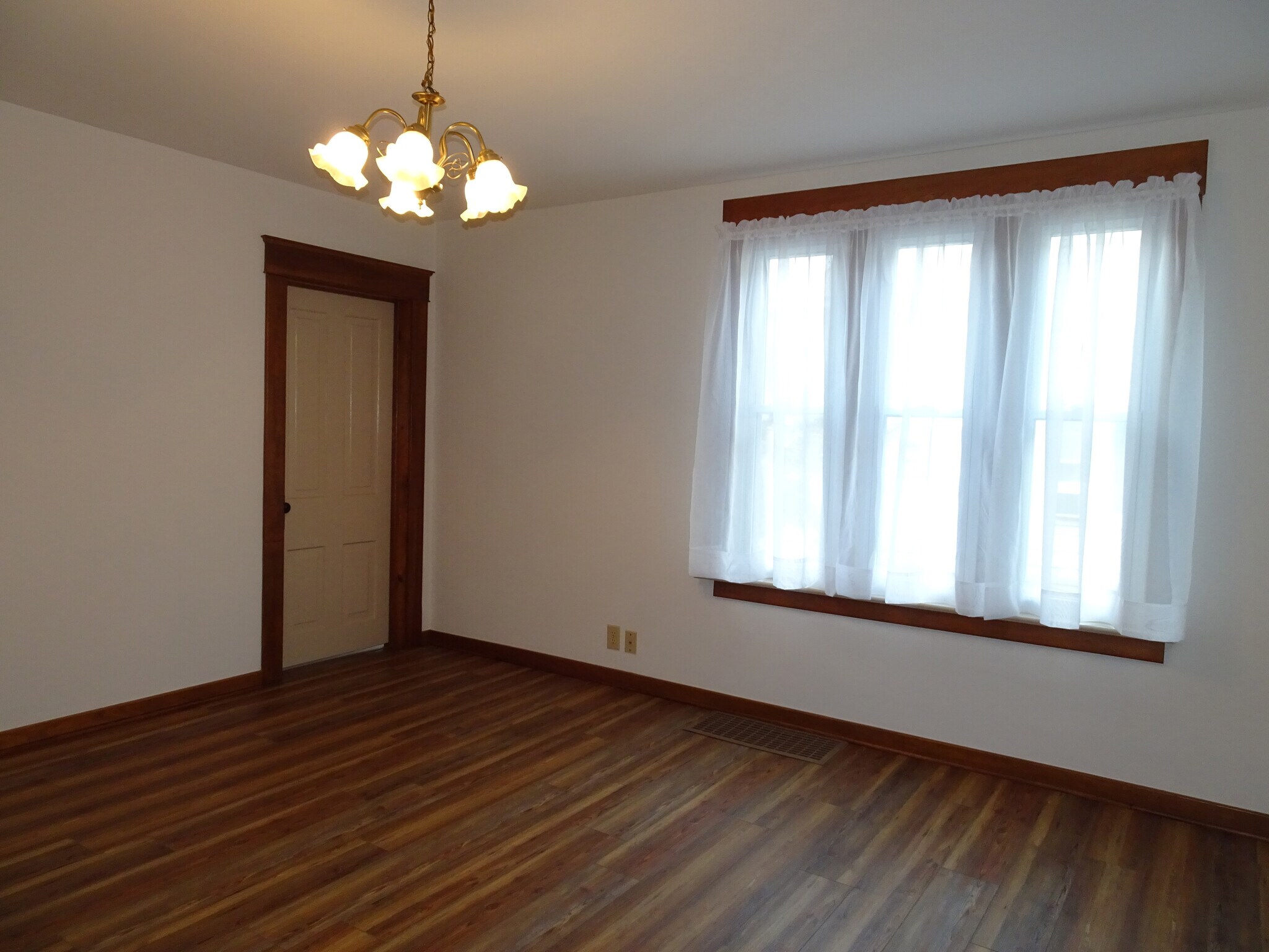 Building Photo - 415 E Lima St