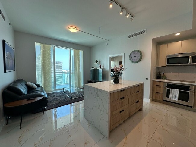 Building Photo - 950 Brickell Bay Dr