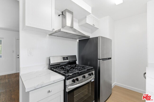 Building Photo - 4921 Coldwater Canyon Ave