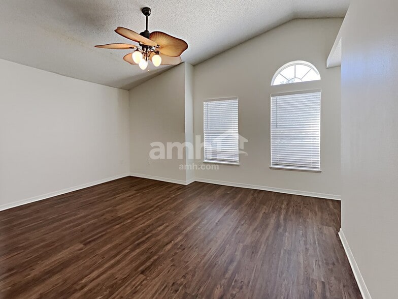 Building Photo - 10421 Opus Dr