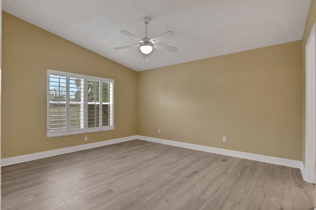 Building Photo - 3/2 in Pelican Bay