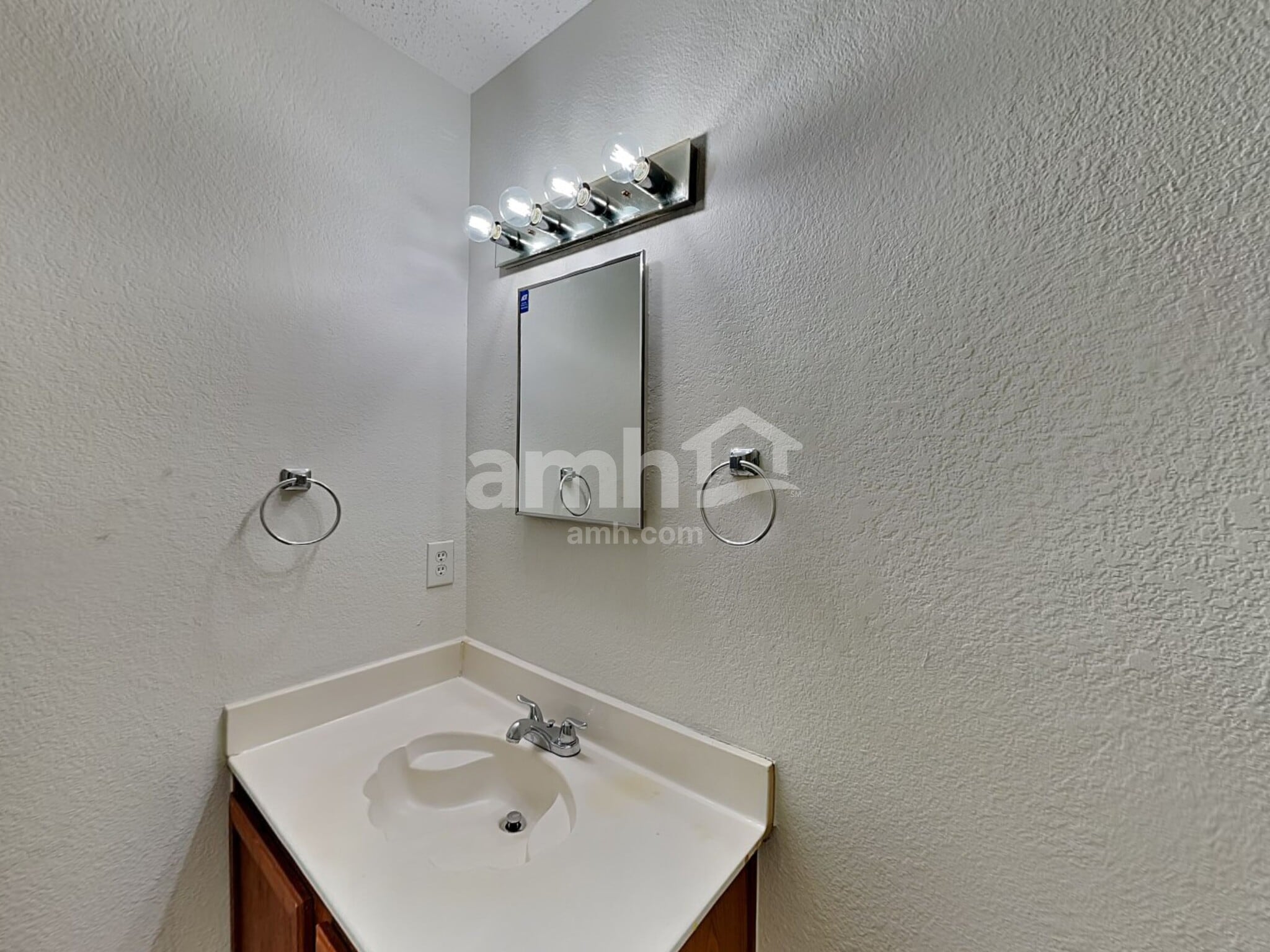 Building Photo - 5500 Costa Mesa Dr