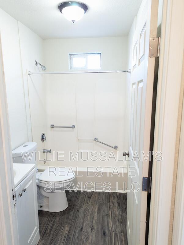 Building Photo - 801 Kerr Ave