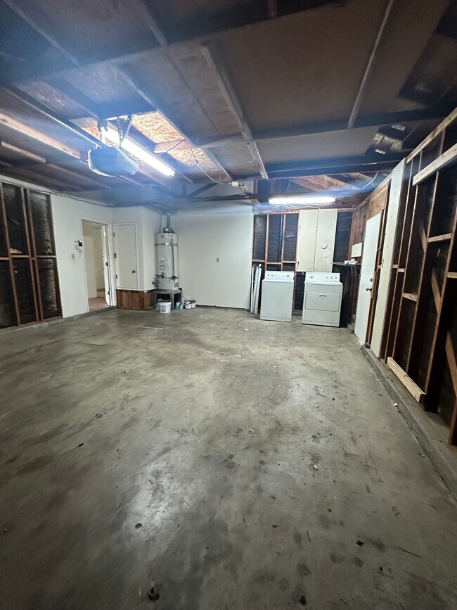 Building Photo - 2521 Casita Dr