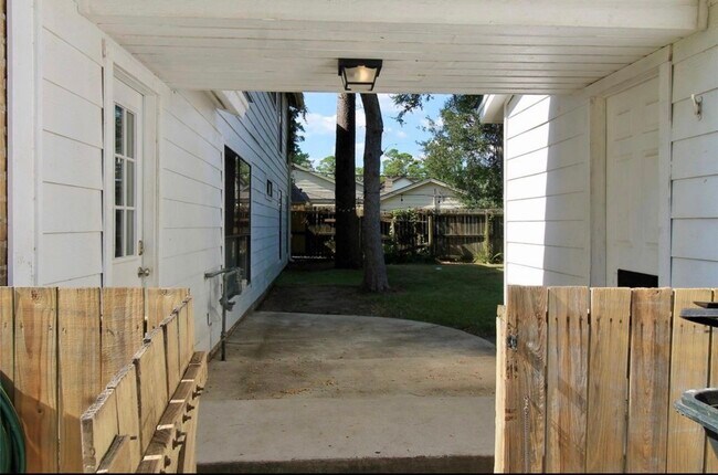 Building Photo - 4701 Spring Ln