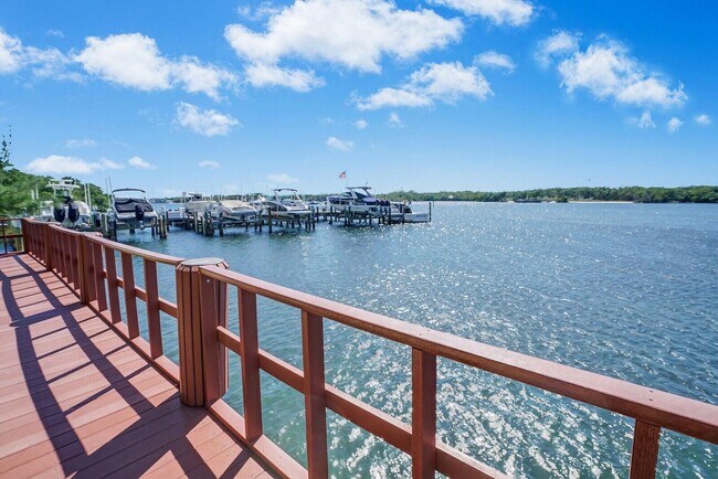 Building Photo - 2121 N Ocean Blvd