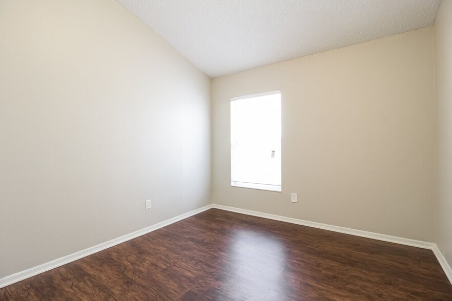 Building Photo - 1932 Wiregrass Ct