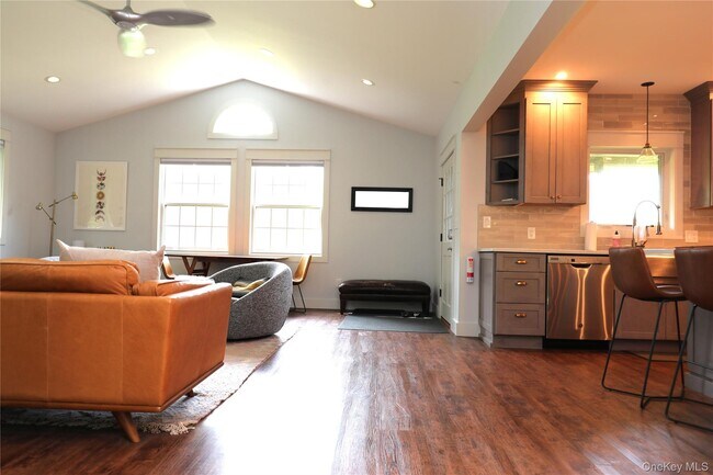 Building Photo - 36 Northwoods Rd