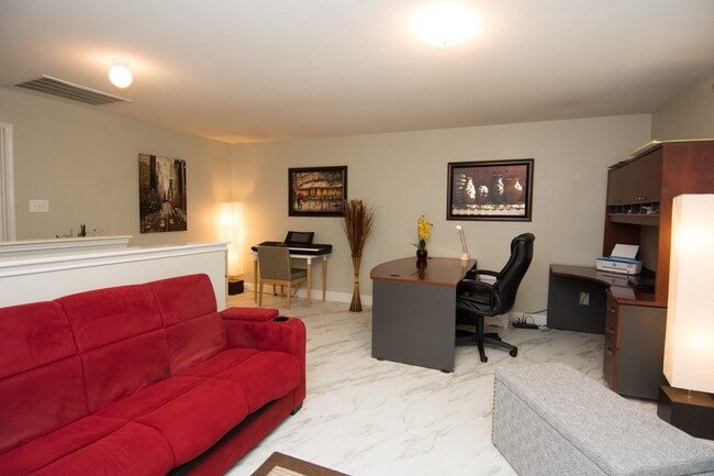 Building Photo - 16933 Scenic Knoll