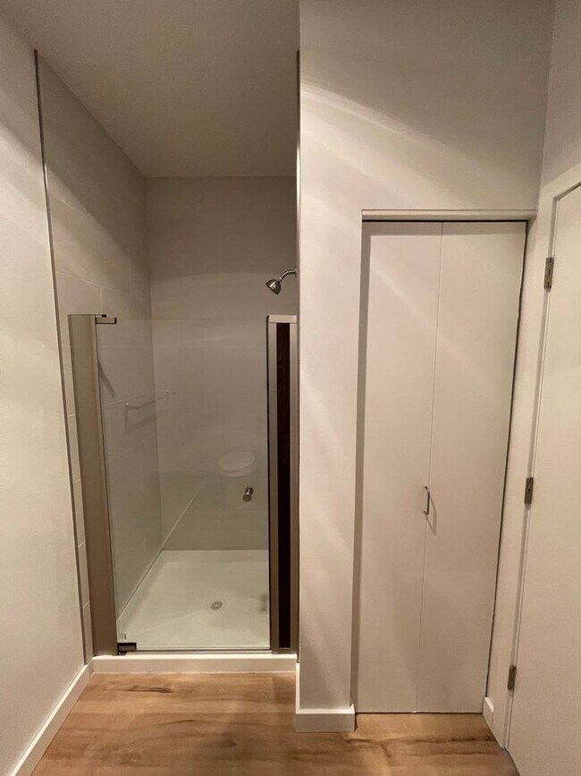 Building Photo - 2bd/1.75ba Seattle Condo