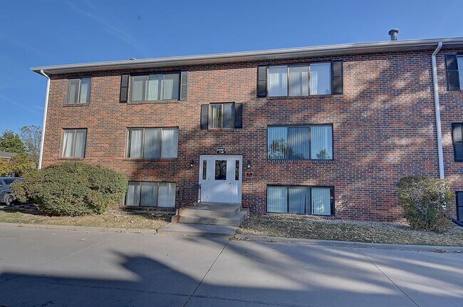 Building Photo - 1215 Oakland Rd NE