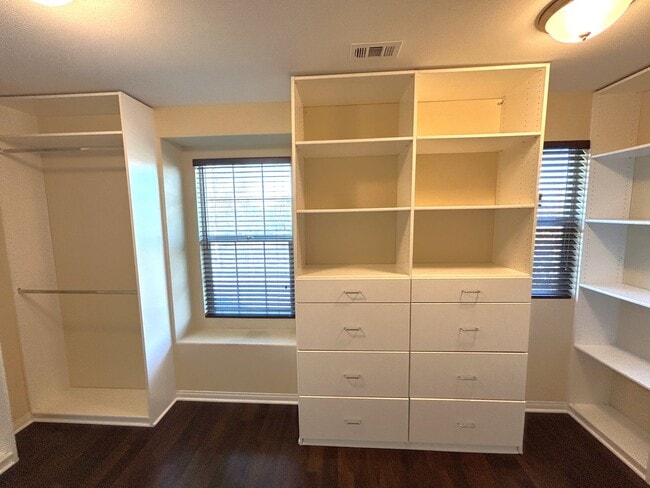 Building Photo - NATURE TRAIL CHINO  (5 BED, 2.5 BATH)