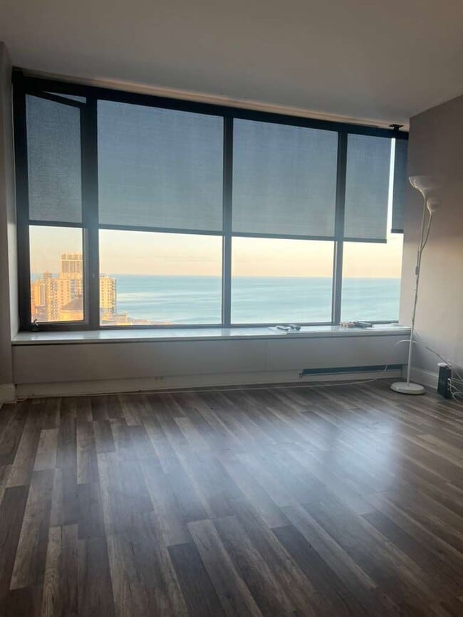 Building Photo - 5455 N Sheridan Rd