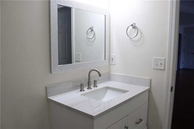 Building Photo - 3755 Fern Creek Dr