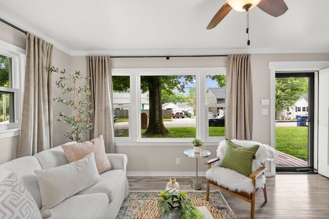 Building Photo - Beautiful home just north of downtown Columbia. Located on a quiet street. 3 Bed 1 Bath. Availabl...