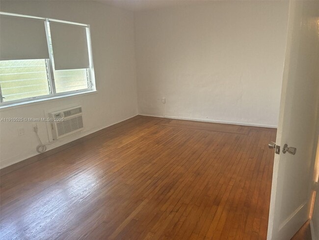 Building Photo - 2469 Flamingo Pl