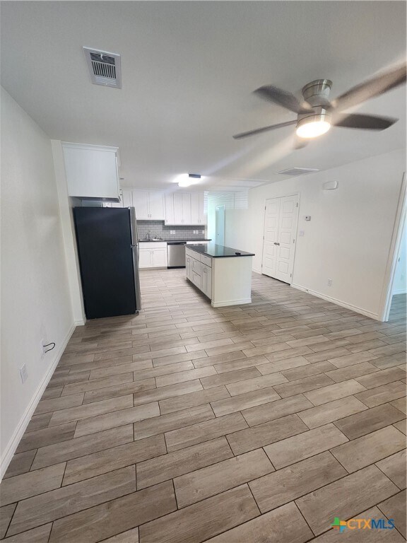 Building Photo - 907 E 3rd St