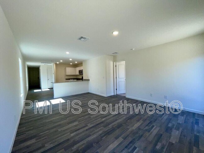 Building Photo - 2406 Village Dr