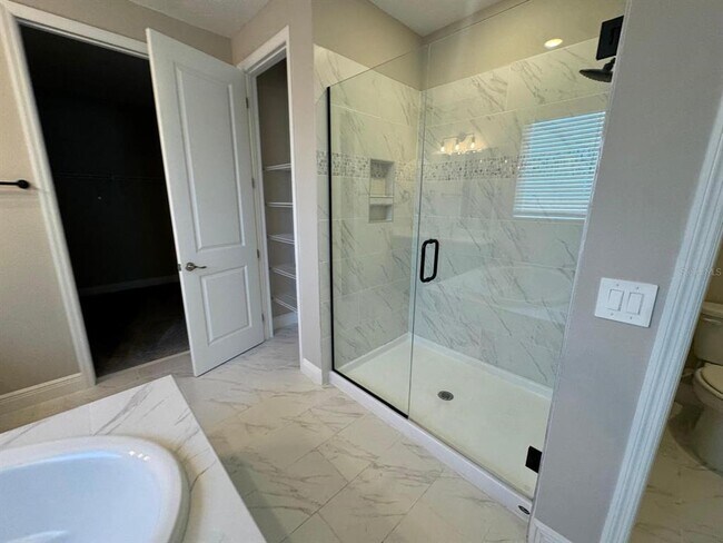 Building Photo - 16405 Silver Brk Wy