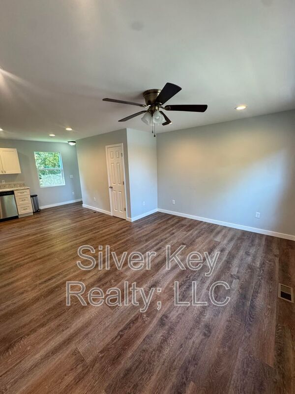 Building Photo - 1603 Hutsell Dr