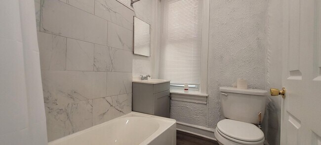 Building Photo - 146 N Peach St