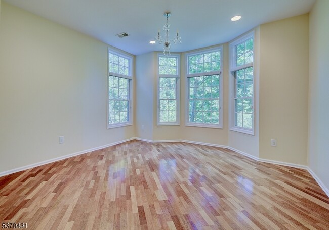 Building Photo - 612 Kensington Ln