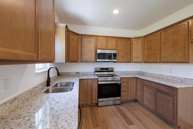 Building Photo - ONE-MONTH FREE RENT Move-Incentitive!!! Ne...