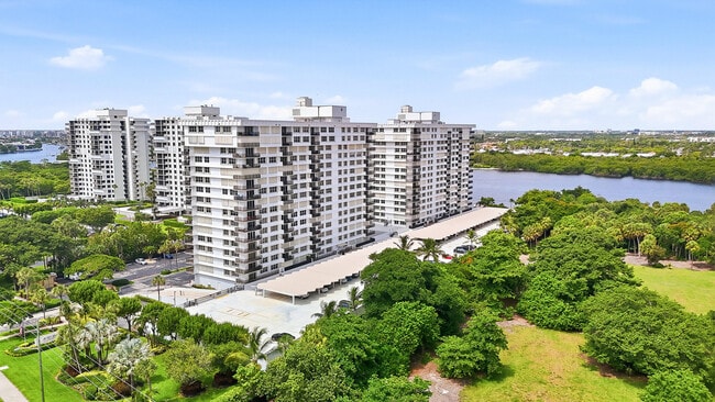 Building Photo - 2121 N Ocean Blvd