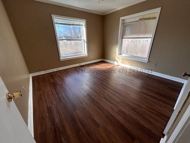 Building Photo - Nice 2 Bedroom 1 Bath Duplex in Park Hill ...