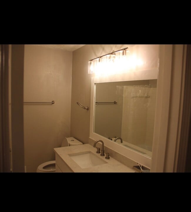 Building Photo - 1524 Brompton Ct