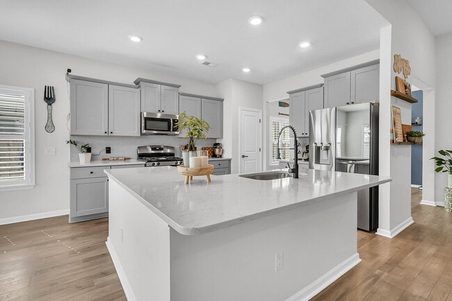 Building Photo - Beautiful Single Story Home Full of Upgrad...