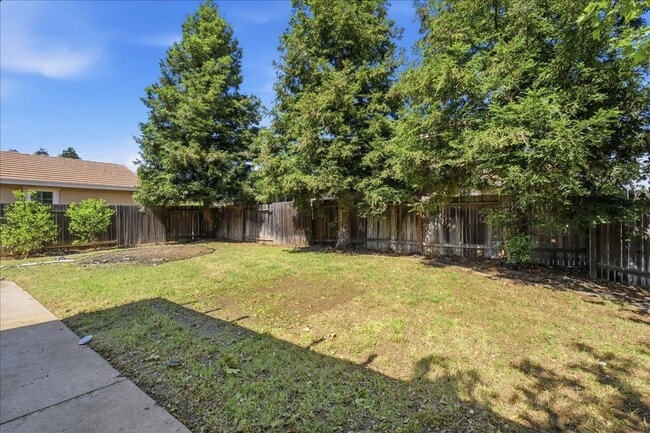 Building Photo - 1155-1155 Rodeo Way