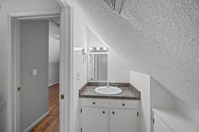 Building Photo - 4984 HWY 264