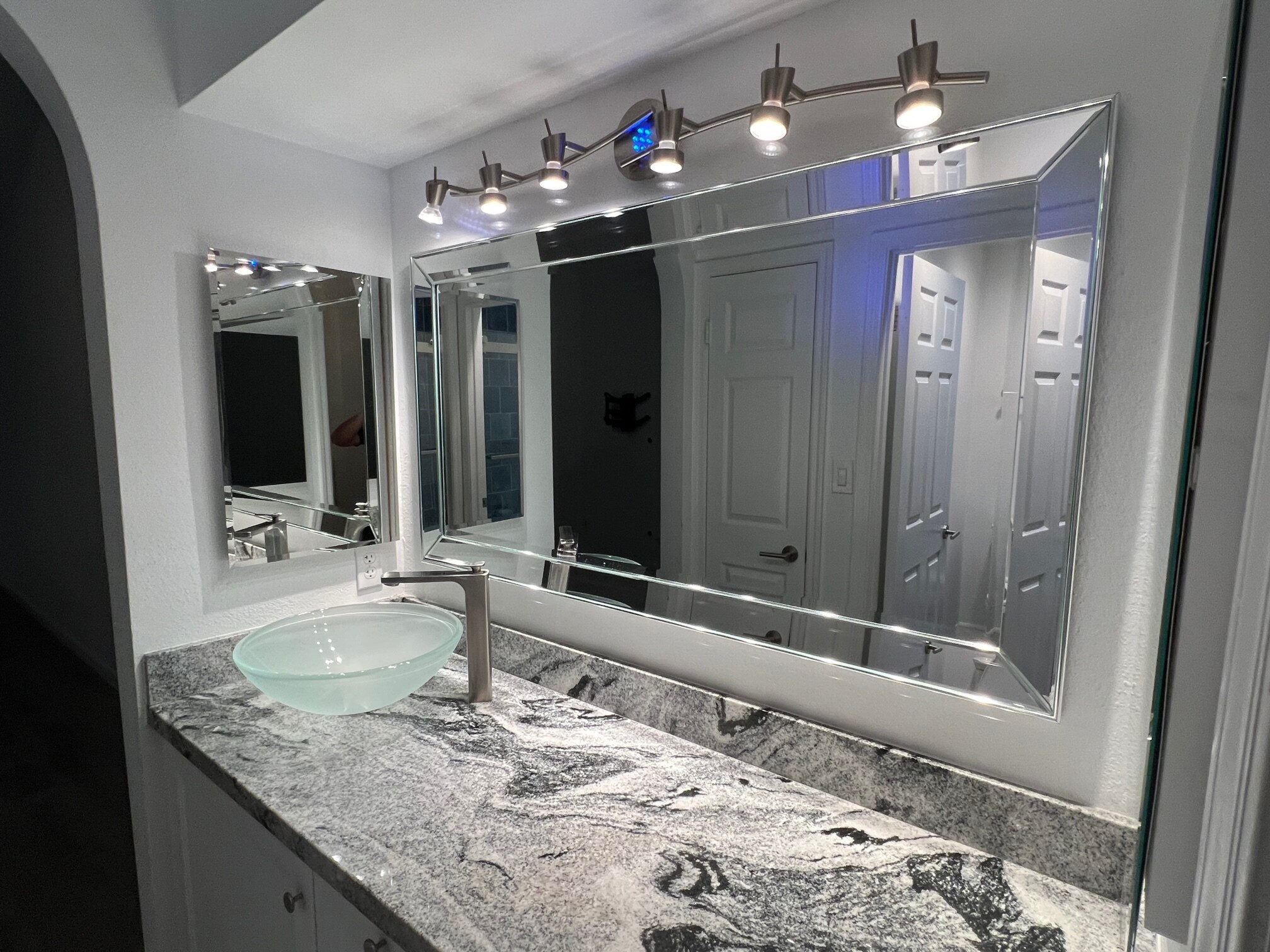 Building Photo - 7835 E Glenrosa Ave