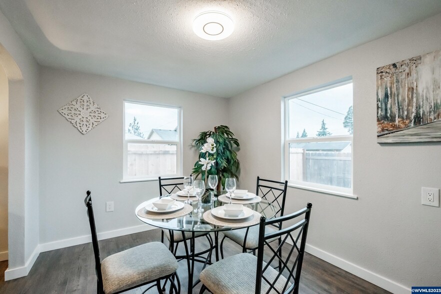 Building Photo - 440 S 6th St