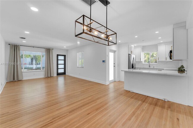 Building Photo - 2031 SW 66th Ave