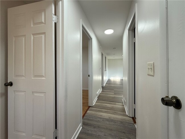 Building Photo - 1656 Jefferson Rd