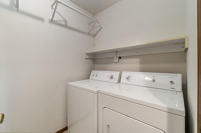 Building Photo - Morning Dawn Dr - Ranch Duplex