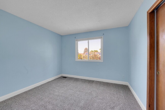 Building Photo - $3,095.00, 4-bed, 2.5-bath located in West...