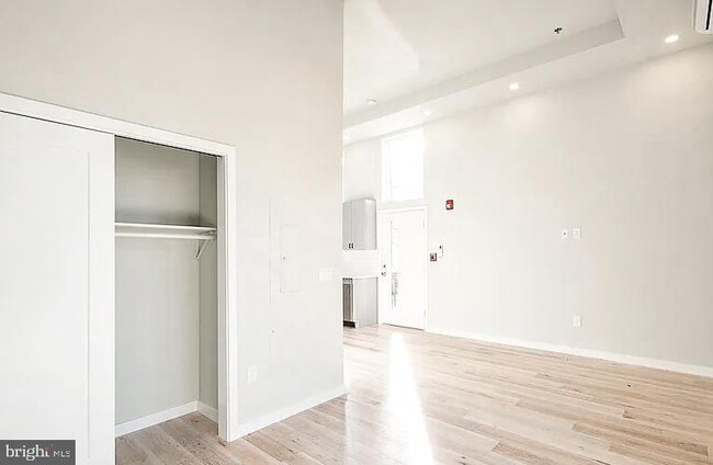 Building Photo - 1501 N 5th St