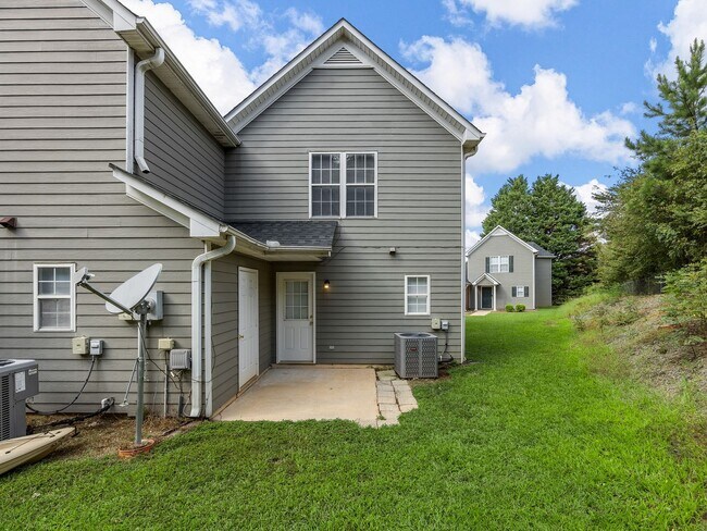 Building Photo - Freshly Renovated 2 BR, 2.5 BA Townhome Ce...
