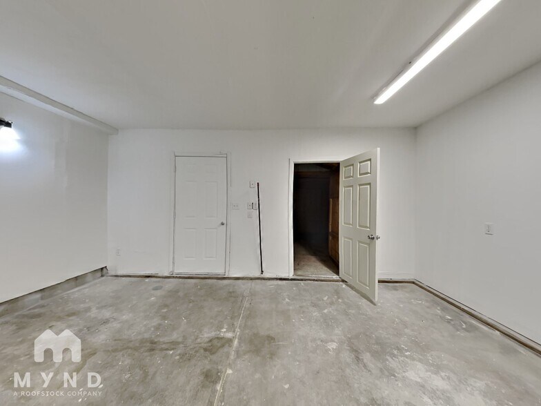 Building Photo - 3904 Ireland Dr