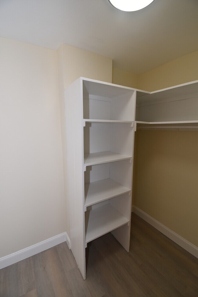 Building Photo - River Place #710-E