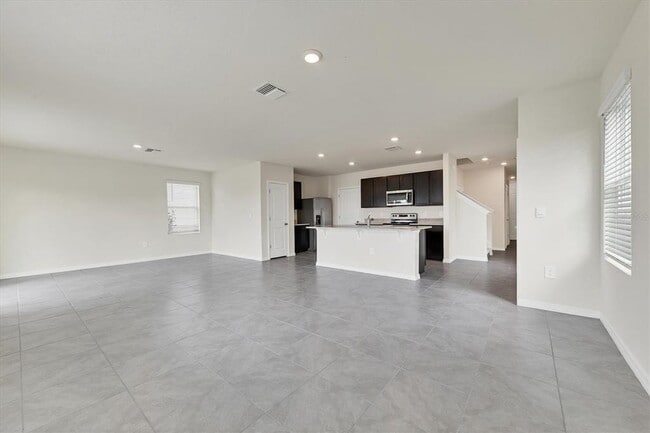 Building Photo - 3279 Hilltop Cir