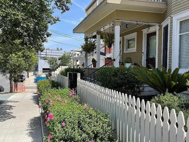 Building Photo - 233 Ivy St