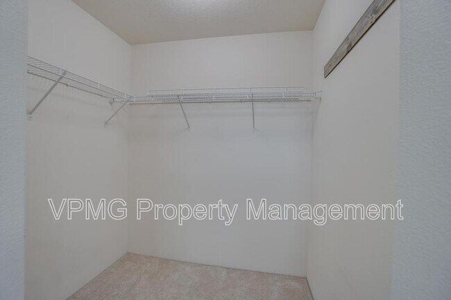 Building Photo - 11705 NE 131st Pl