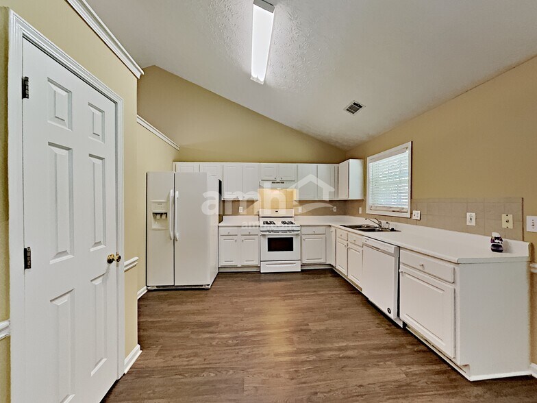 Building Photo - 1305 Carlysle Park Dr