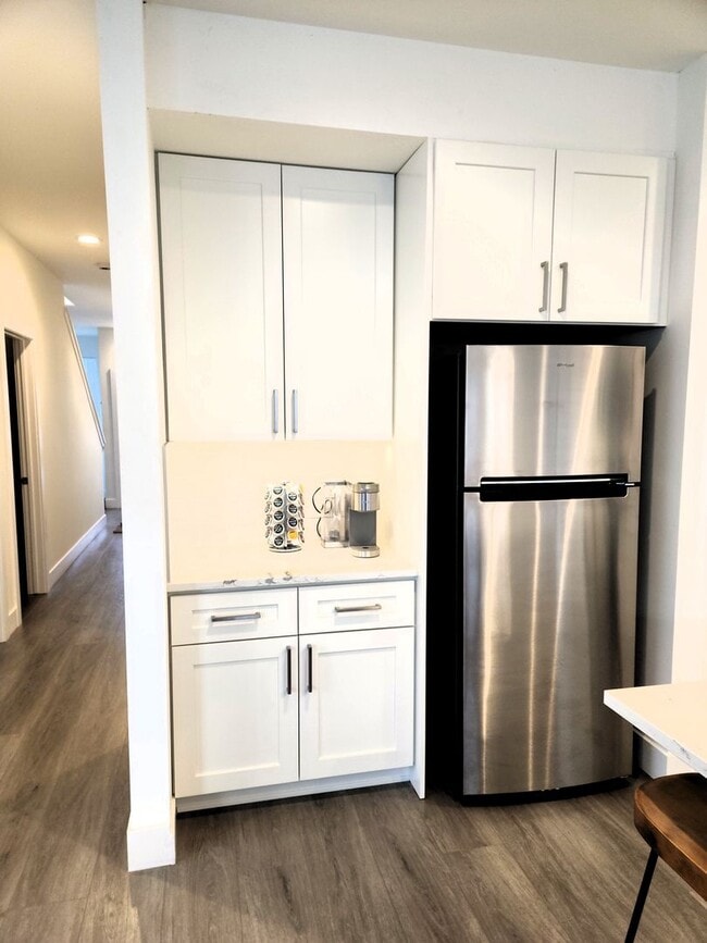 Building Photo - BRAND NEW MODERN LIVING!! HUGE 4 Bed 2.5 Bath Duplex with over 2350+ Sq. Feet.